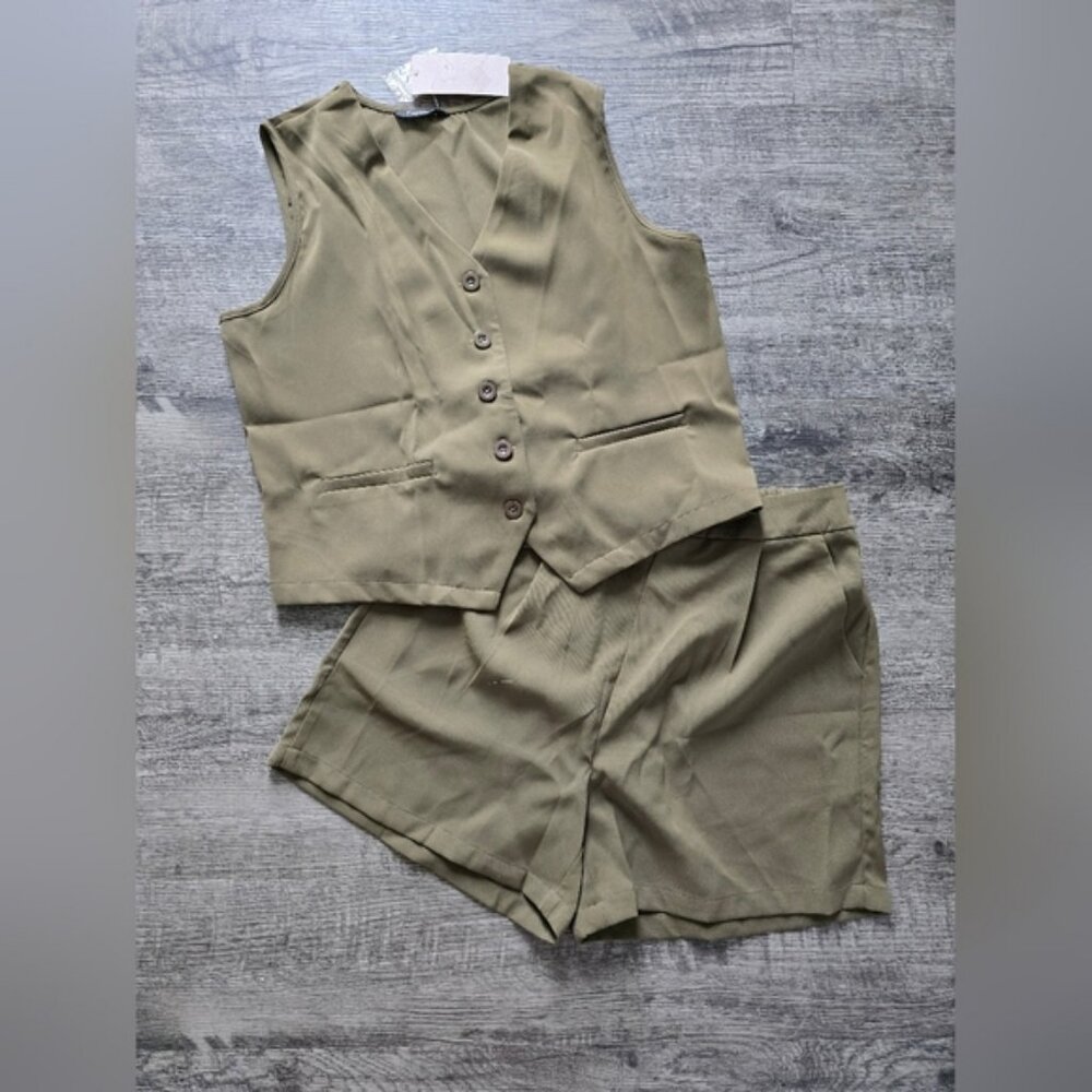 Fashion Olive Green Vest and Shorts Set